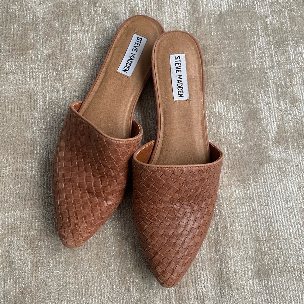 Steve Madden woven cognac flats 9.5